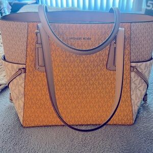 Michael Kors tote bag (comes with storage bag)
